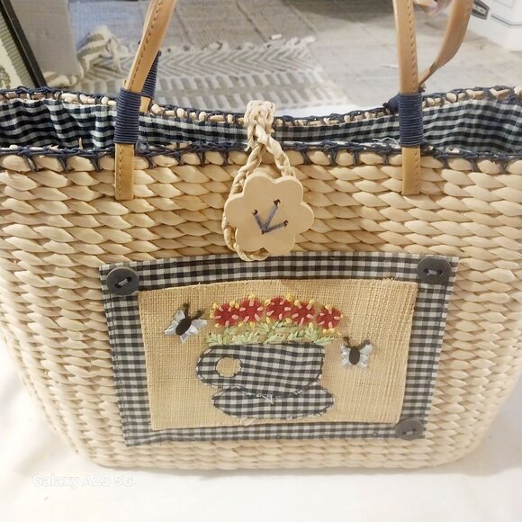 Breckenridge Handwoven Straw Tote Bag With Floral Cup Design & Leather Handles - Picture 2 of 5